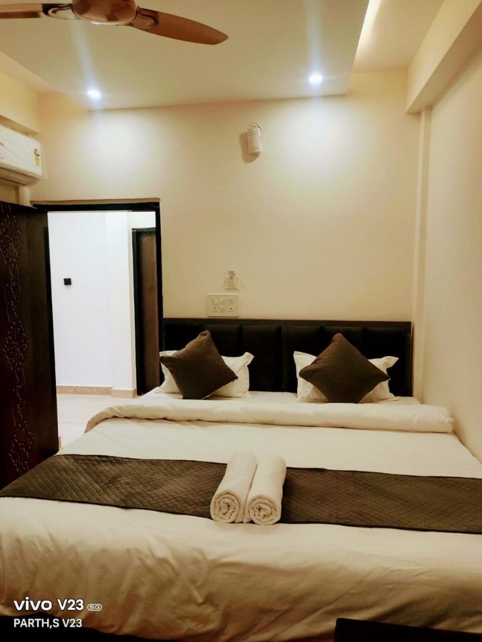 Hotel Abhinandan Ayodhya Exterior foto