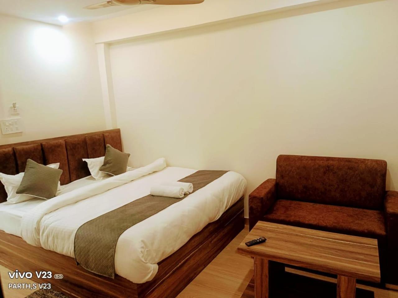 Hotel Abhinandan Ayodhya Exterior foto